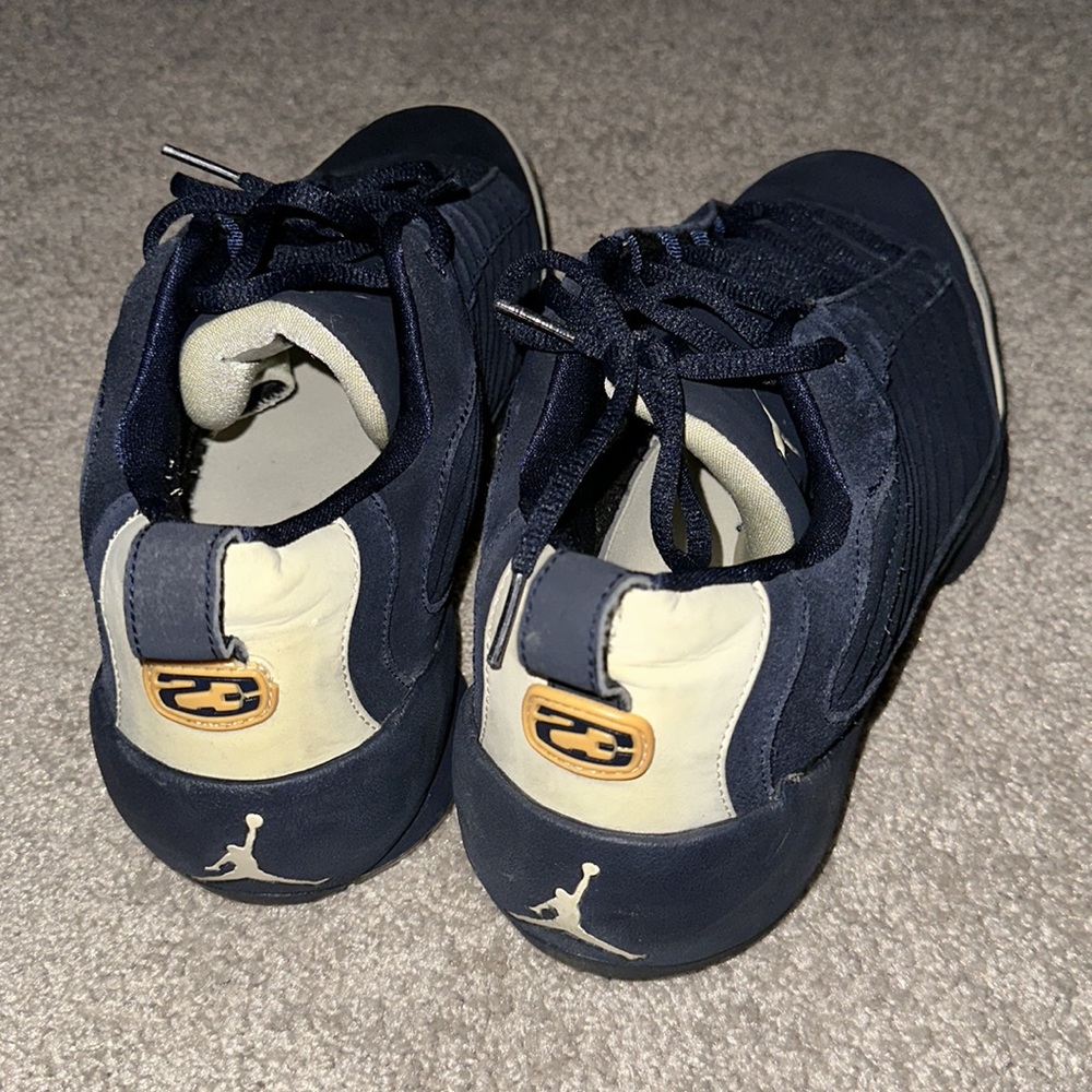 Jordan XIX Lows - Picture 2 of 4
